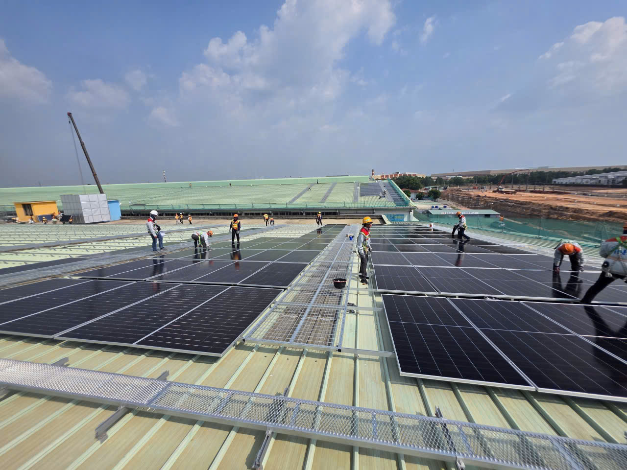 lap-dat-dien-nang-luong-mat-troi-gia-re-can-giuoc