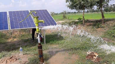 lap-dat-may-bom-nuoc-nang-luong-mat-troi-tai-dong-nai