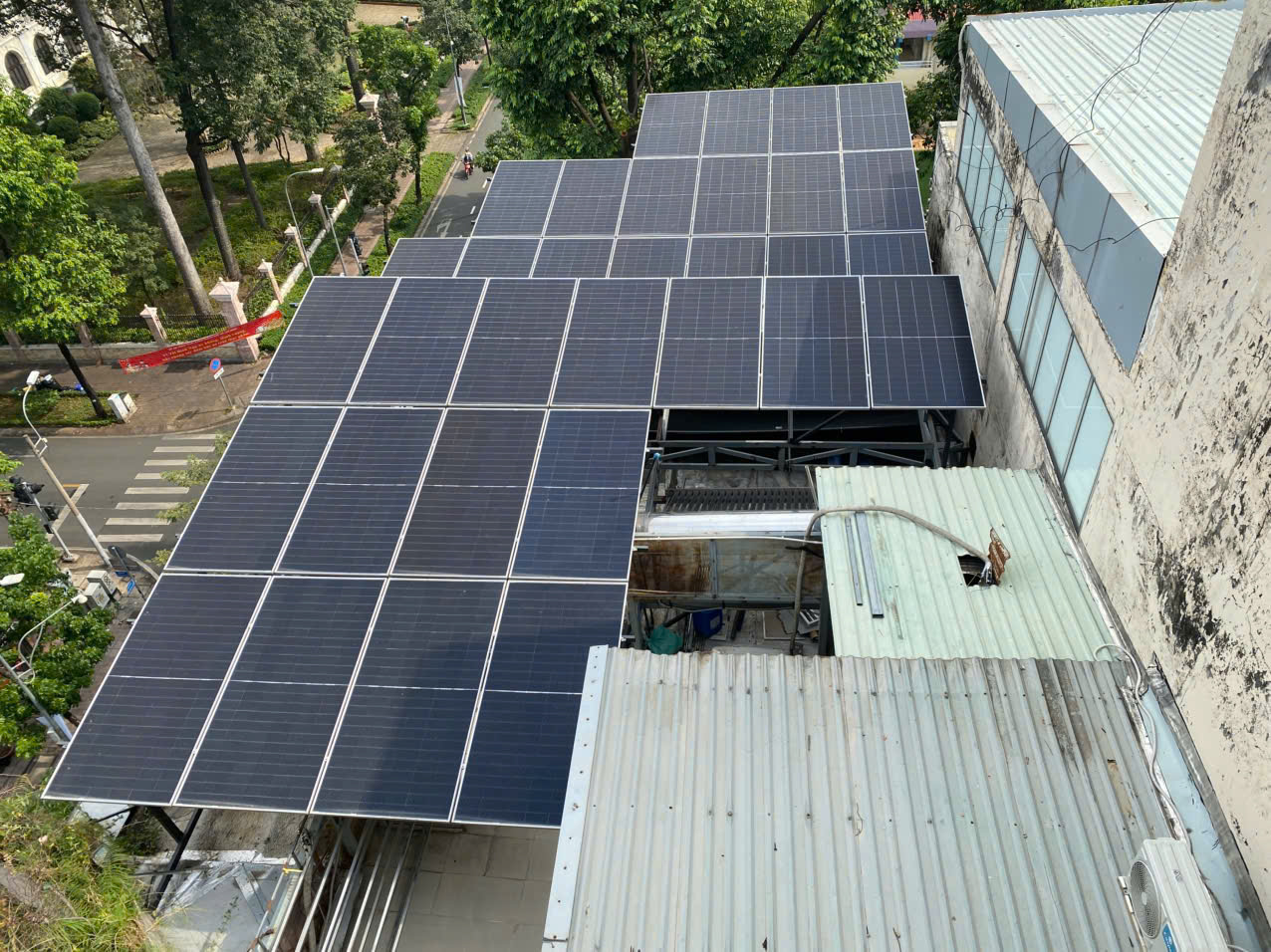 lap-dat-dien-nang-luong-mat-troi-uy-tin-ben-luc