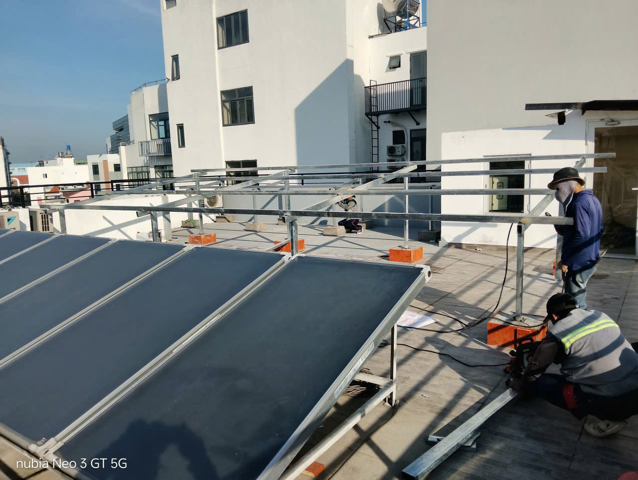 cong-ty-cung-cap-tam-pin-nang-luong-mat-troi-uy-tin-tai-tp-hcm