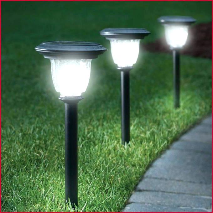  đèn sân vườn năng lượng mặt trời